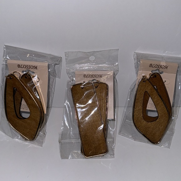 Blossom (Set of 3) Light Brown Earrings Gold trim & New in Package - Picture 6 of 17